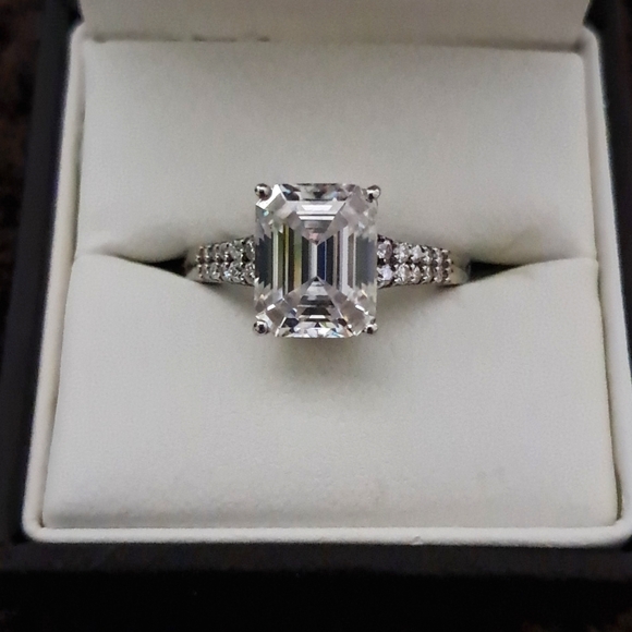 Genuine Moissanite Ring In 925 Sterling Silver. 4.00 cttw - Picture 1 of 9